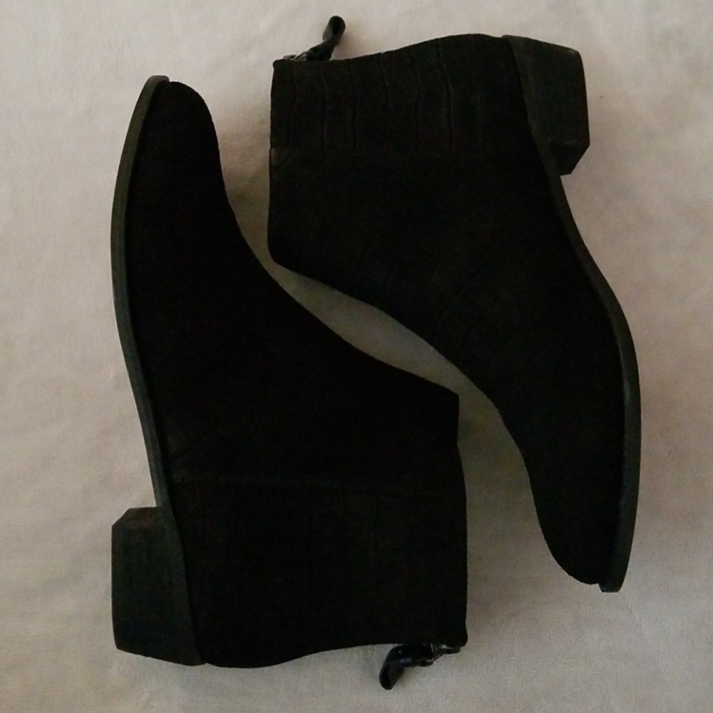 Kelsi Dagger low-cut zippered boots